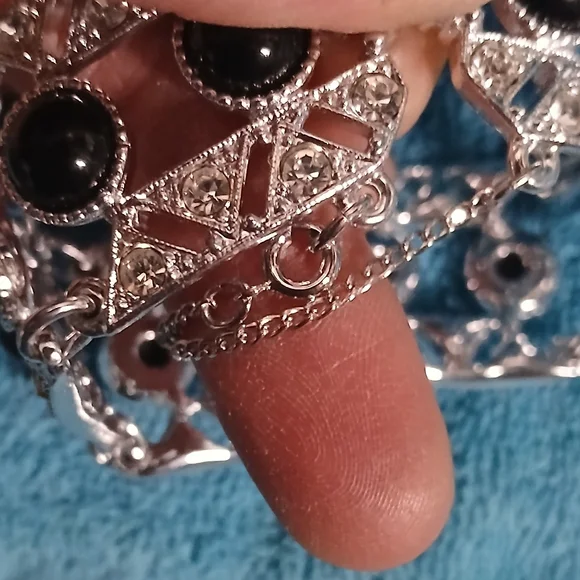 Elegant Silver and Black Crystal Bracelet - Picture 6 of 7